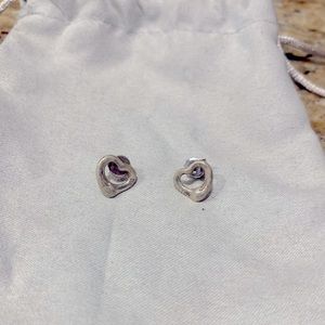 Open heart stud earrings in silver 11mm
